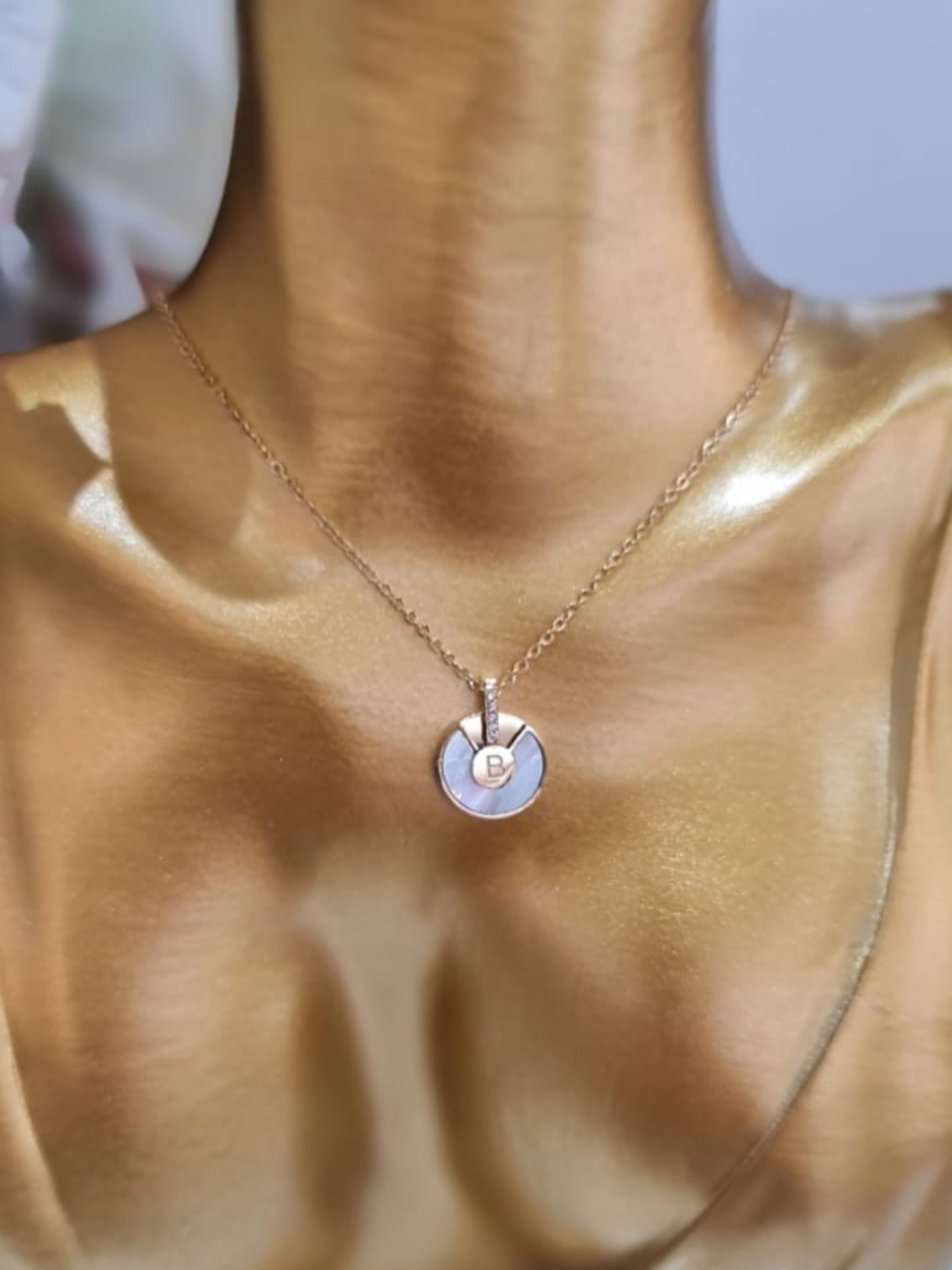 Gold plated necklace with small round pendant