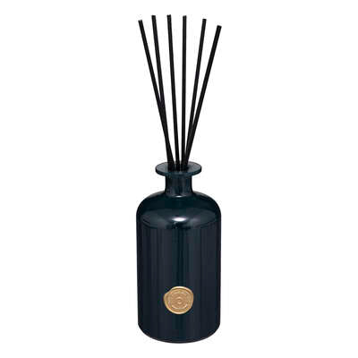 The Atmosphera Diffuser -Fève Tonka offers an exclusive, sophisticated scent experience, featuring the luxurious aroma of tonka bean