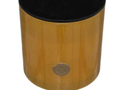 Immerse your home in the timeless warmth of the Atmosphera Candle - Vanille. With its ochre colour and luxurious size it is sure to bring a touch of elegance to any room.
