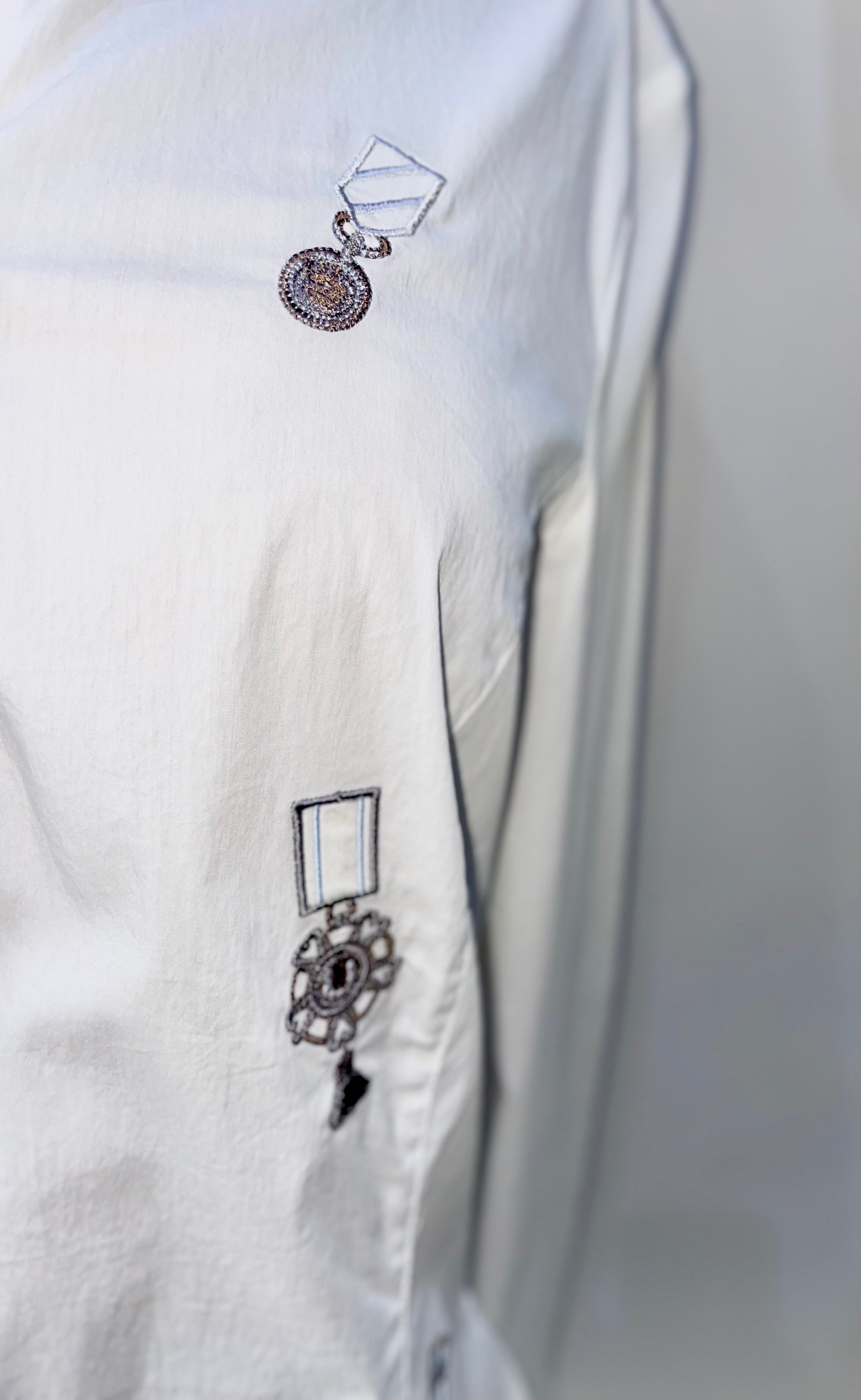 L’Argentina Silver Medal Embroidered White Shirt