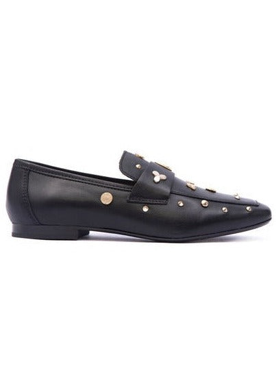 Step out in style with the ALPE Black Roma Moccasins. Crafted from a luxurious black leather material, these sophisticated flat shoes feature an exquisite embellishment to make your look pop. The perfect addition to any wardrobe, these moccasins are sure to become your go-to for fashion and elegance.