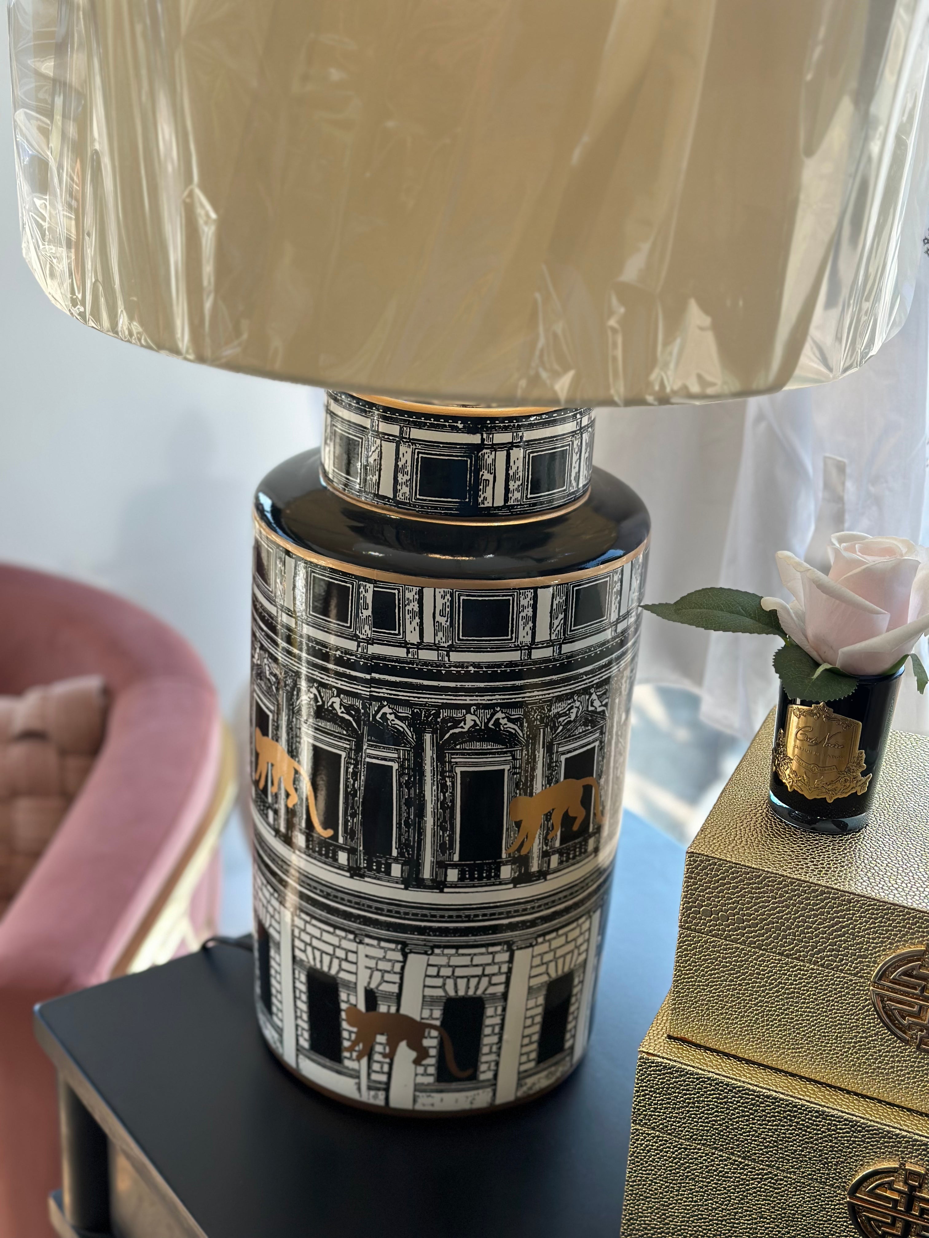 Corbusier Black and White House Print Ceramic Table Lamp