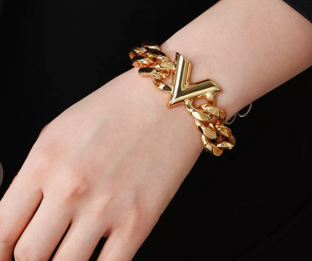 Gold Plated Chunky Chain Leather Bracelet with V Detail in Brown