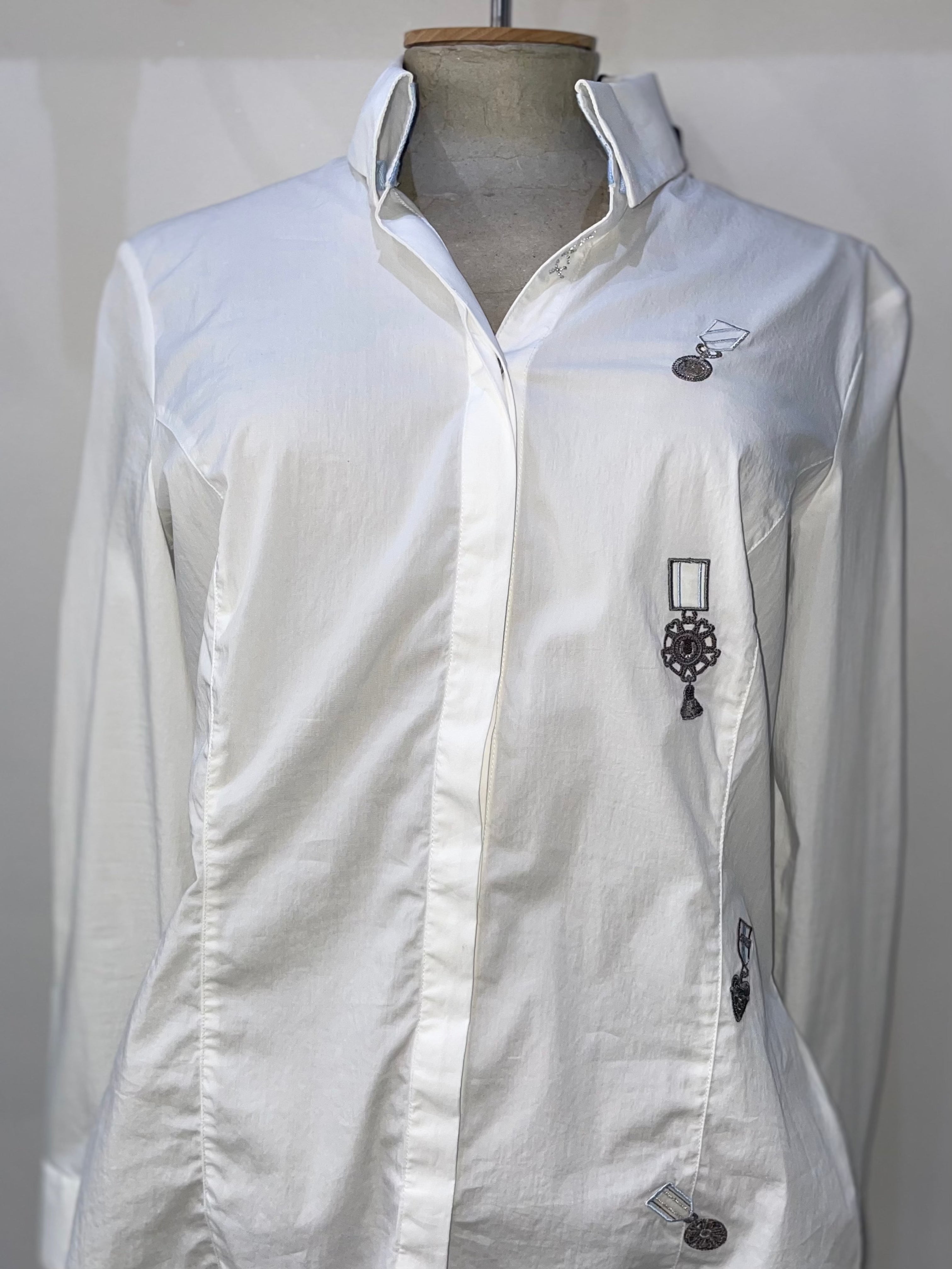 L’Argentina Silver Medal Embroidered White Shirt